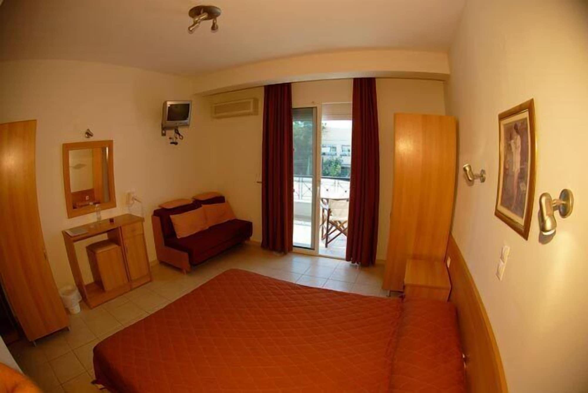 Filia Hotel And Apartments Liménasz Kültér fotó