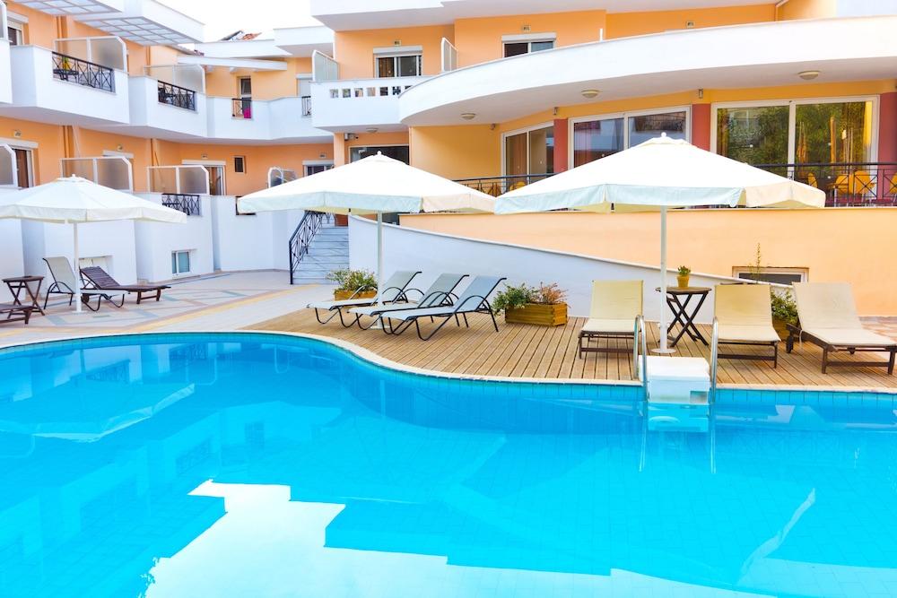 Filia Hotel And Apartments Liménasz Kültér fotó