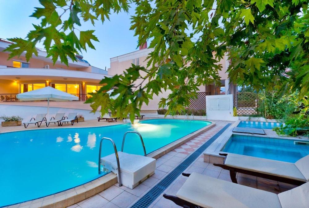 Filia Hotel And Apartments Liménasz Kültér fotó